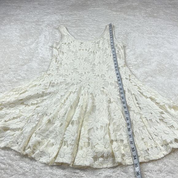 Made for Impulse Fashion Week lace fit and flare dress, size small - Picture 4 of 8